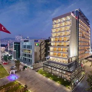 Отель Hilton Garden Bayrakli